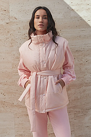 Жилет демісезонний жіночий теплий з плащівки з поясом, розміри 42-52 рожева