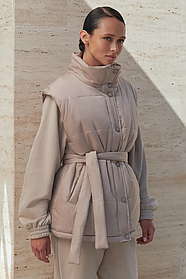 Жилет демісезонний жіночий теплий з плащівки з поясом, розміри 42-52 бежевий