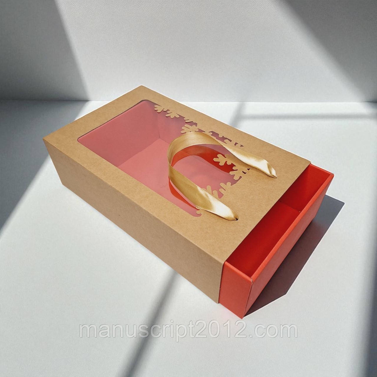 Коробка подарункова з пакетом (350х210х100мм.) СНІЖИНКИ крафтово-червона