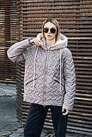 Практична жіноча демісезонна утеплена куртка з стьобаної плащової тканини з капюшоном