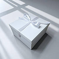 Коробка подарункова з бантом (220х220х120мм.) біла