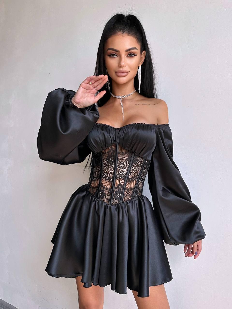 Жіноча атласна сукня міні з об'ємними рукавами та мереживом, фото 1