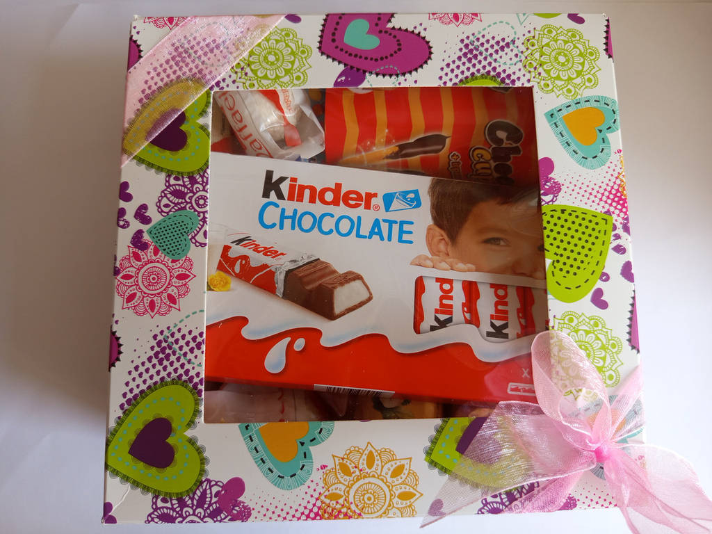 Бокс із солодощами в барвистий упаковці набір цукерок на подарунок 19*12*7 см - фото покупців 1