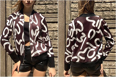 Чорний замшевий бомбер з принтом,РОЗМІР ТІЛЬКИ 44