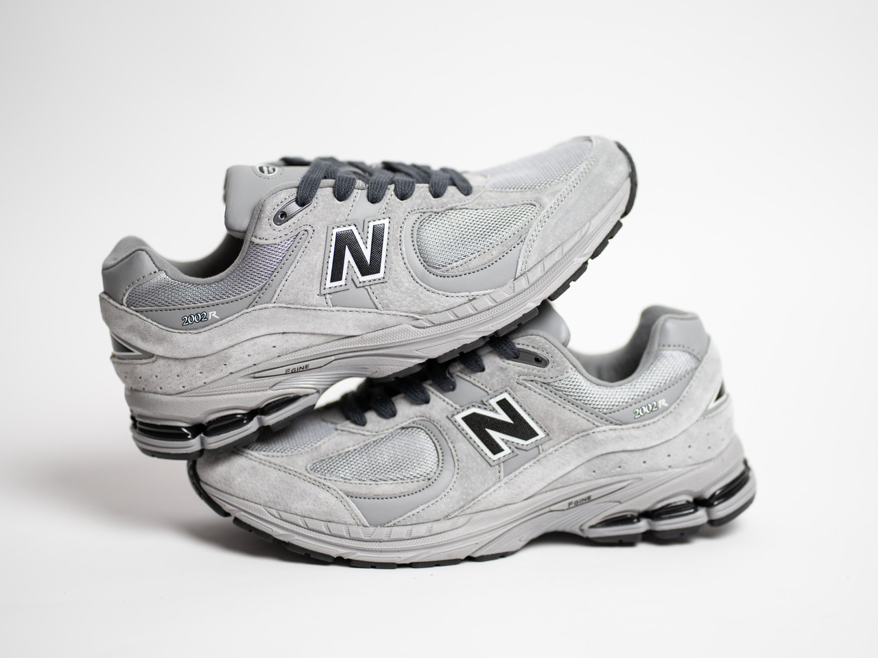 Чоловічі кросівки New Balance 2002R Gray сірі з чорним
