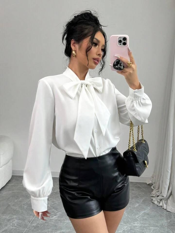 Жіноча біла сорочка з об'ємними рукавами та бантом на грудях (р. 42-52) 2131108, фото 1