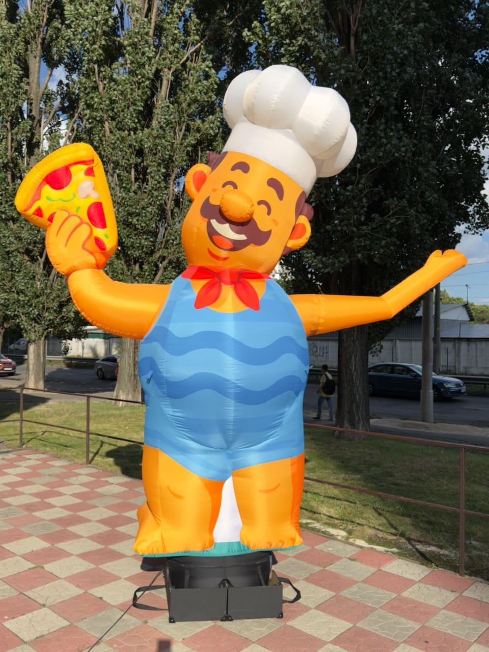 Надувна рекламна фігура піцайоло 340 см з вентилятором для кафе та фудкортів