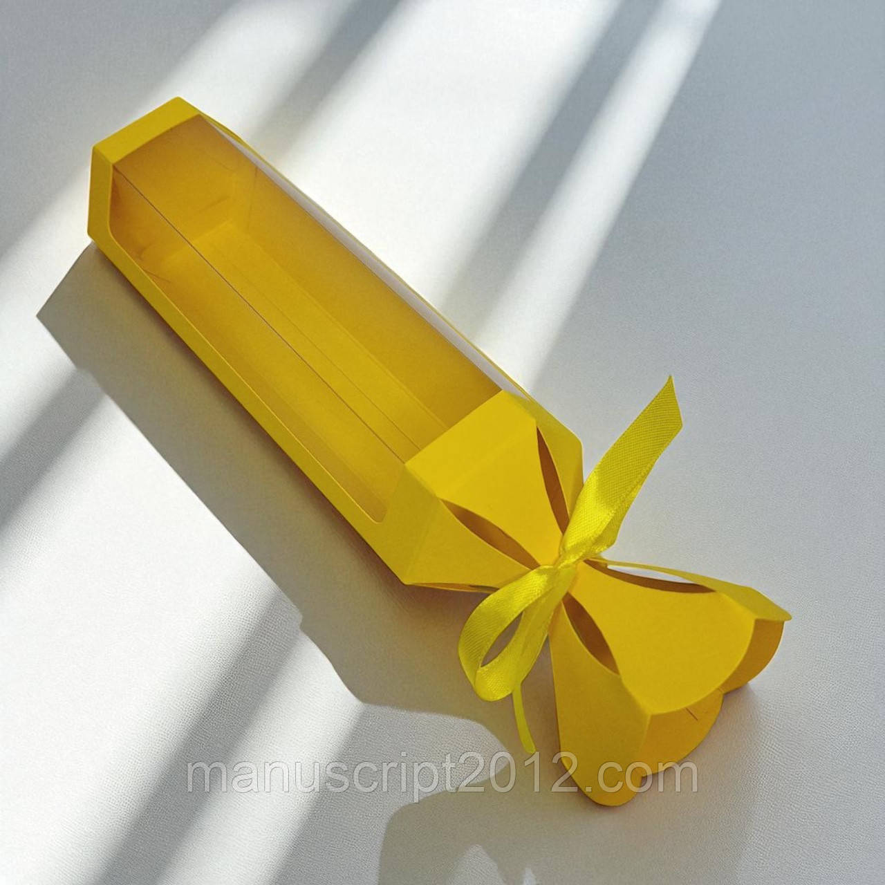 Коробка подарункова з вікном "Цукерка" (60х60х200мм.) жовта