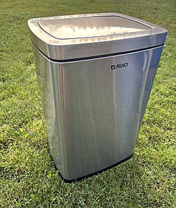 Універсальне відро для сміття 20л із поворотною кришкою Rixo Solido WB420S