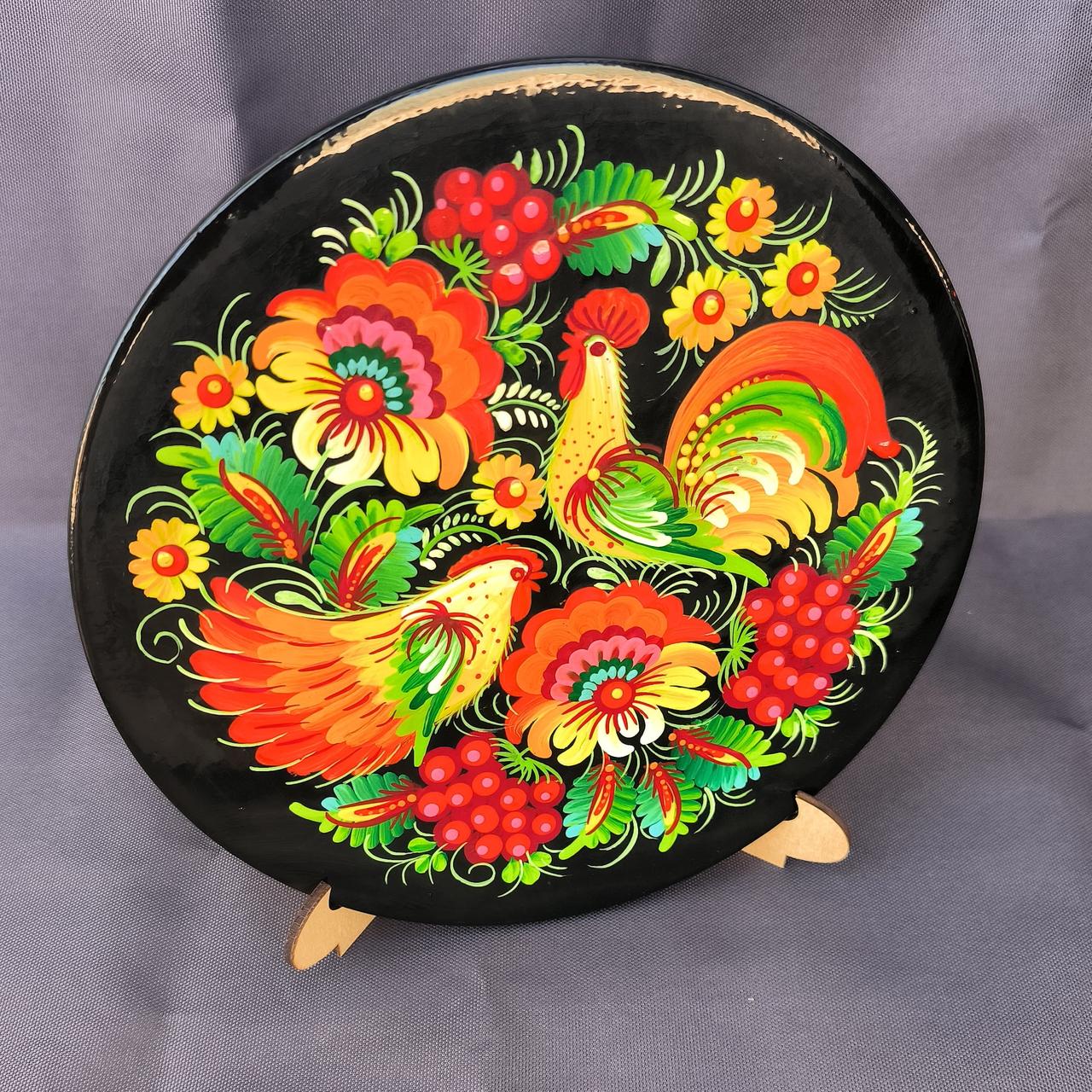 Тарілка 20 см у подарунковій коробці "Два півні" з авторським петриківським розписом