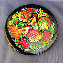 Тарілка 20 см у подарунковій коробці "Два півні" з авторським петриківським розписом, фото 2