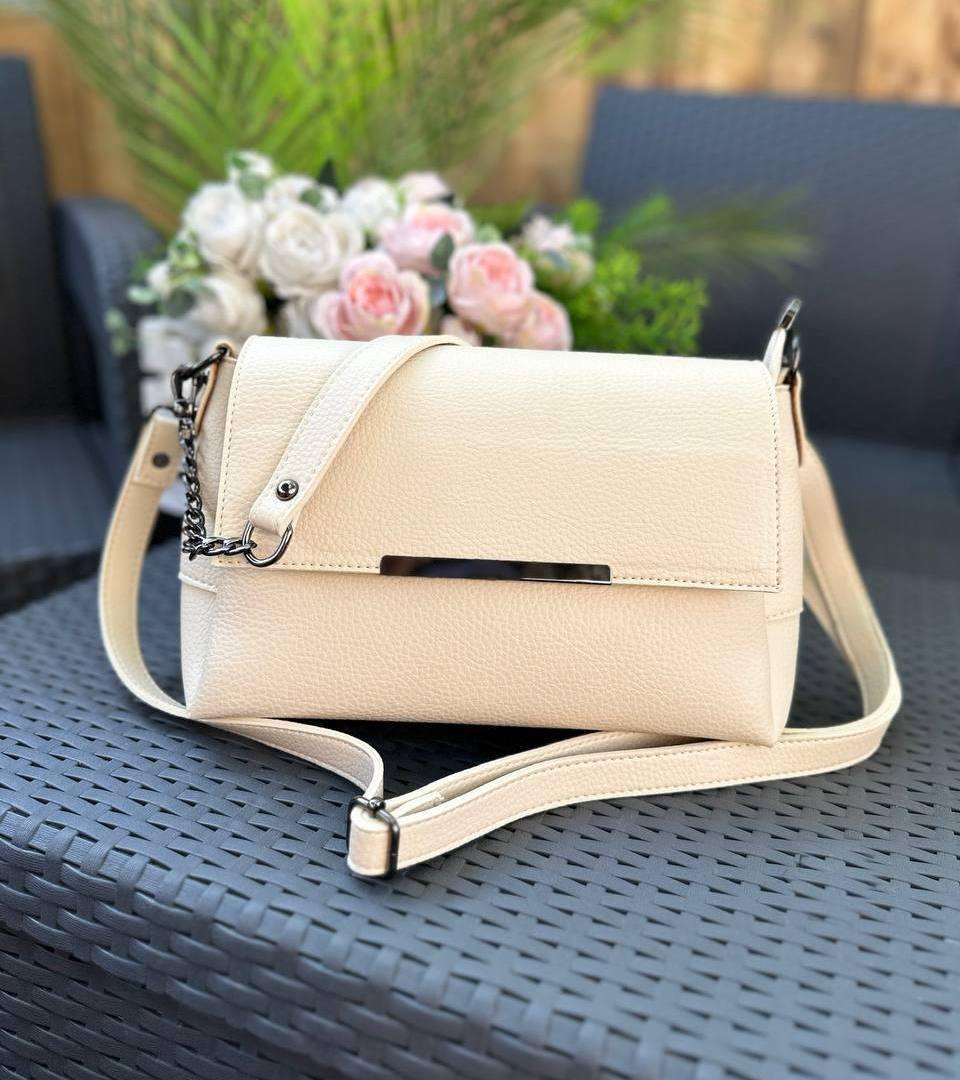 Жіноча сумочка через плече крос-боді сумка з металевою планкою бежева, фото 1