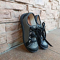 Кеди дитячі з дрібним сірим візерунком, зі шнурками, чорна підошва