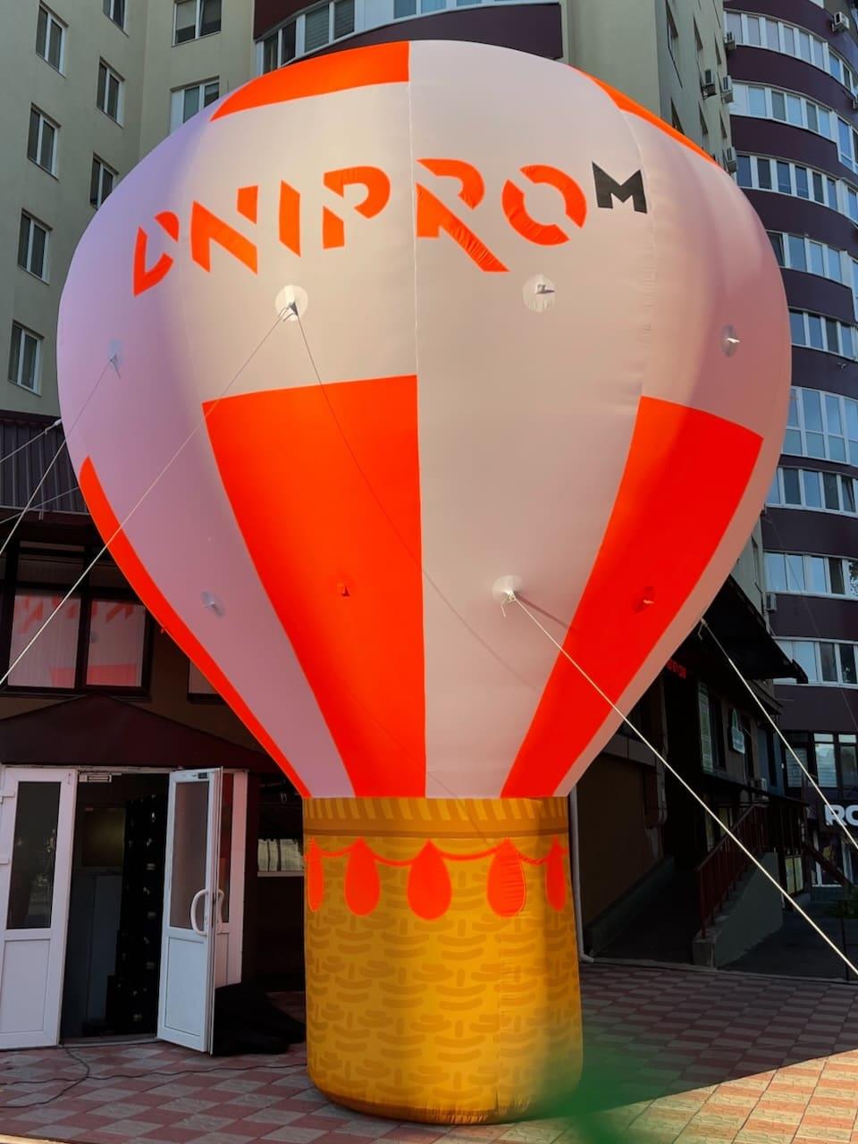 Надувна куля на тумбі 7 м