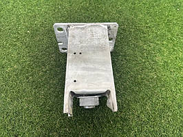 Кронштейн підсилювача бампера AUDI Q5 8R 2.0 CAEB 2012 перед. прав. (б/у)