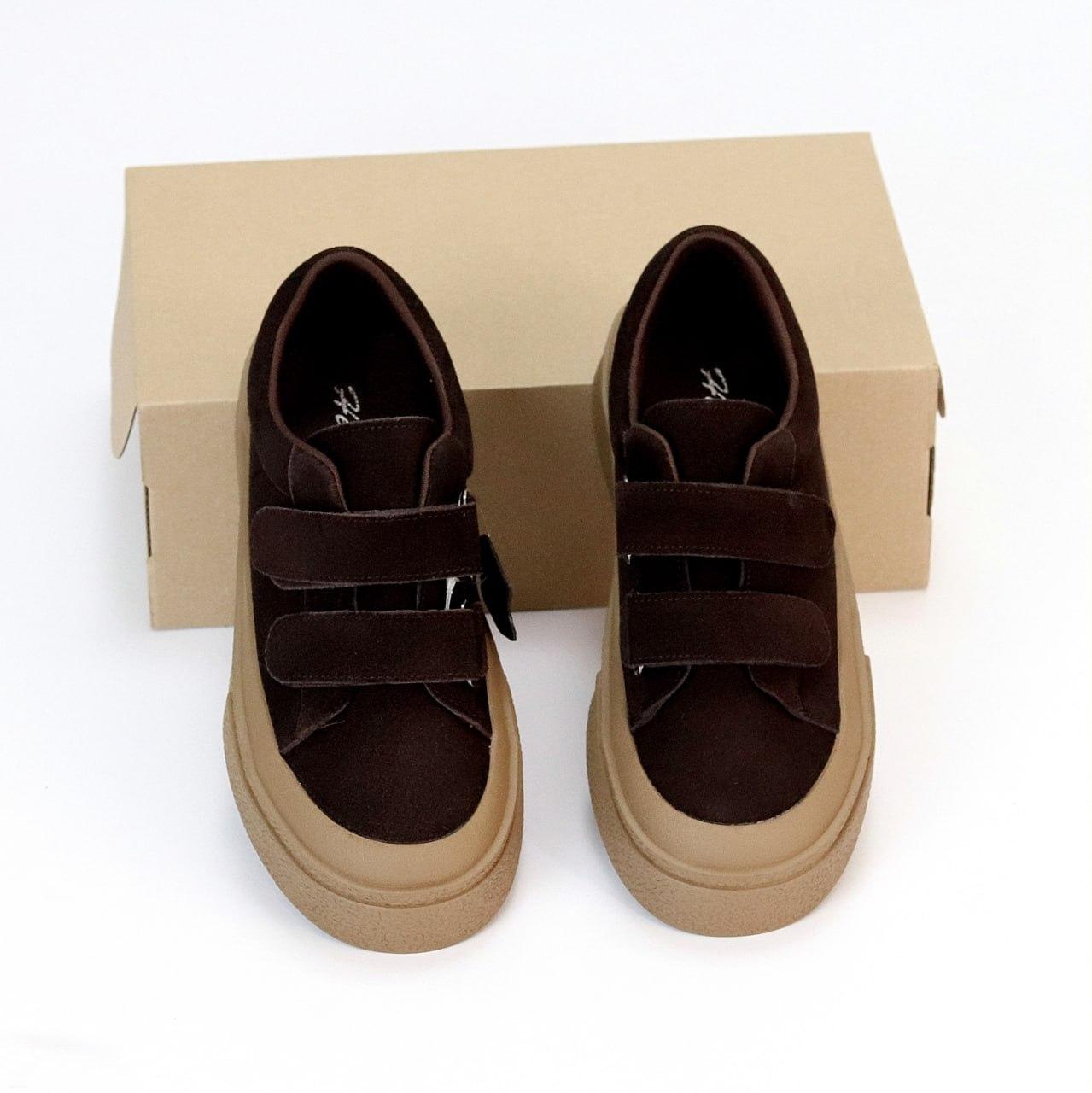 Замшеві жіночі кросівки на липучці широка підошва коричневі натуральна замша