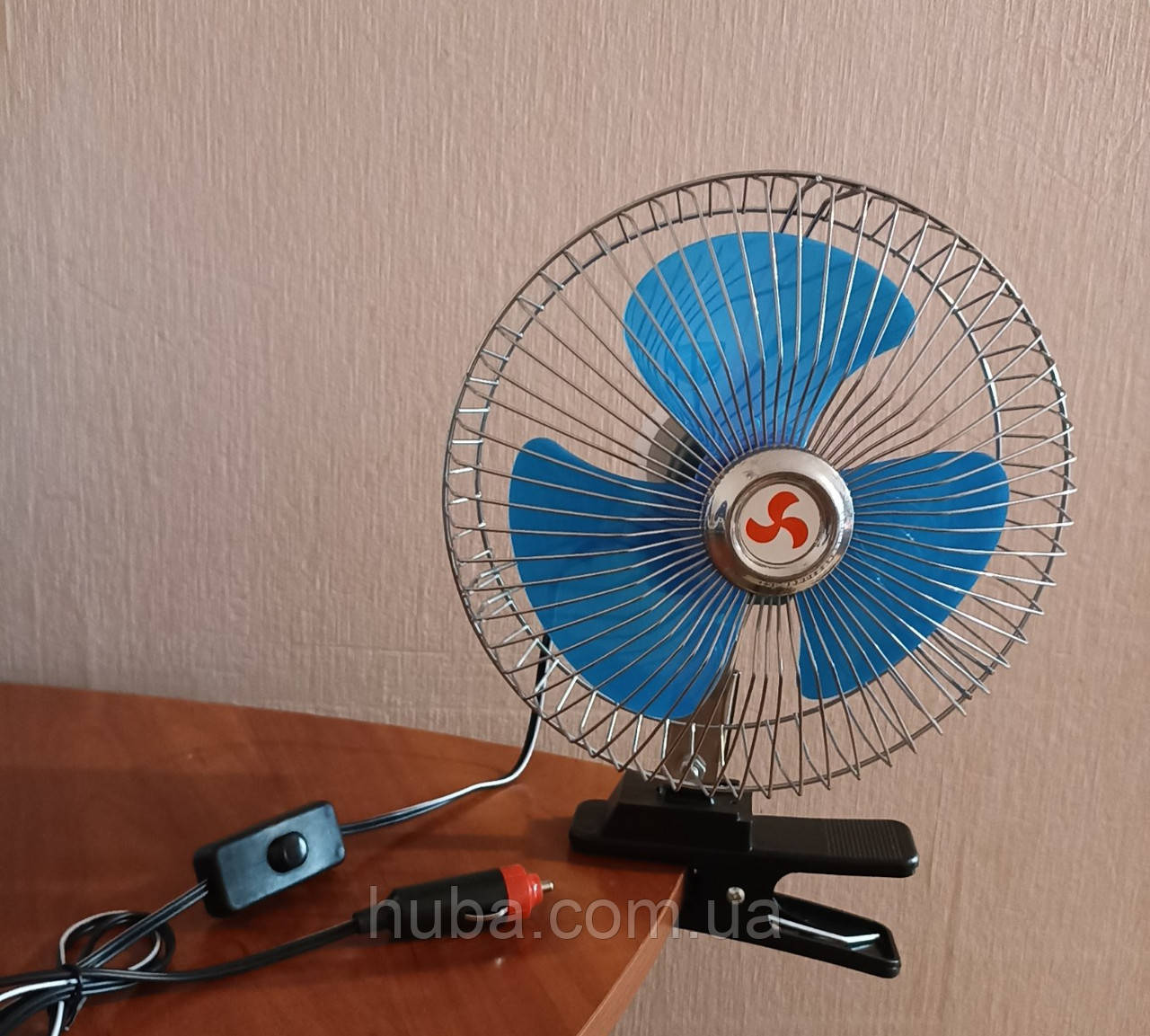 Автомобільний вентилятор від прикурювача 12 V з функцією повороту, діаметр лопатей 18 см.