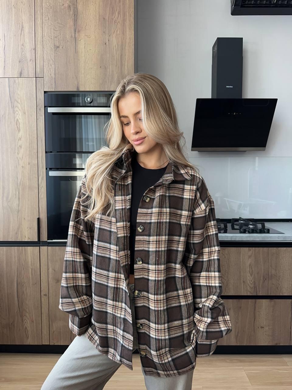 Жіноча базова сорочка в клітинку в стилі оверсайз, фото 1