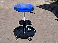 Стілець автослюсаря регульований, з інструментальною полицею Geko G10826