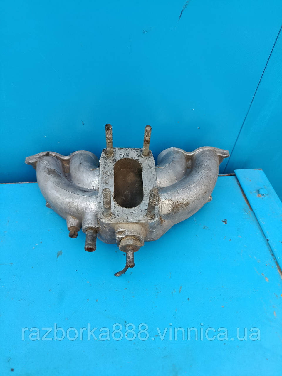 Колектор впускний ВАЗ 2106 на ВАЗ 2101 2102 2103 2104 2105 2106 2107 2121 21213 зі штуцером під вакуумник бу, фото 1