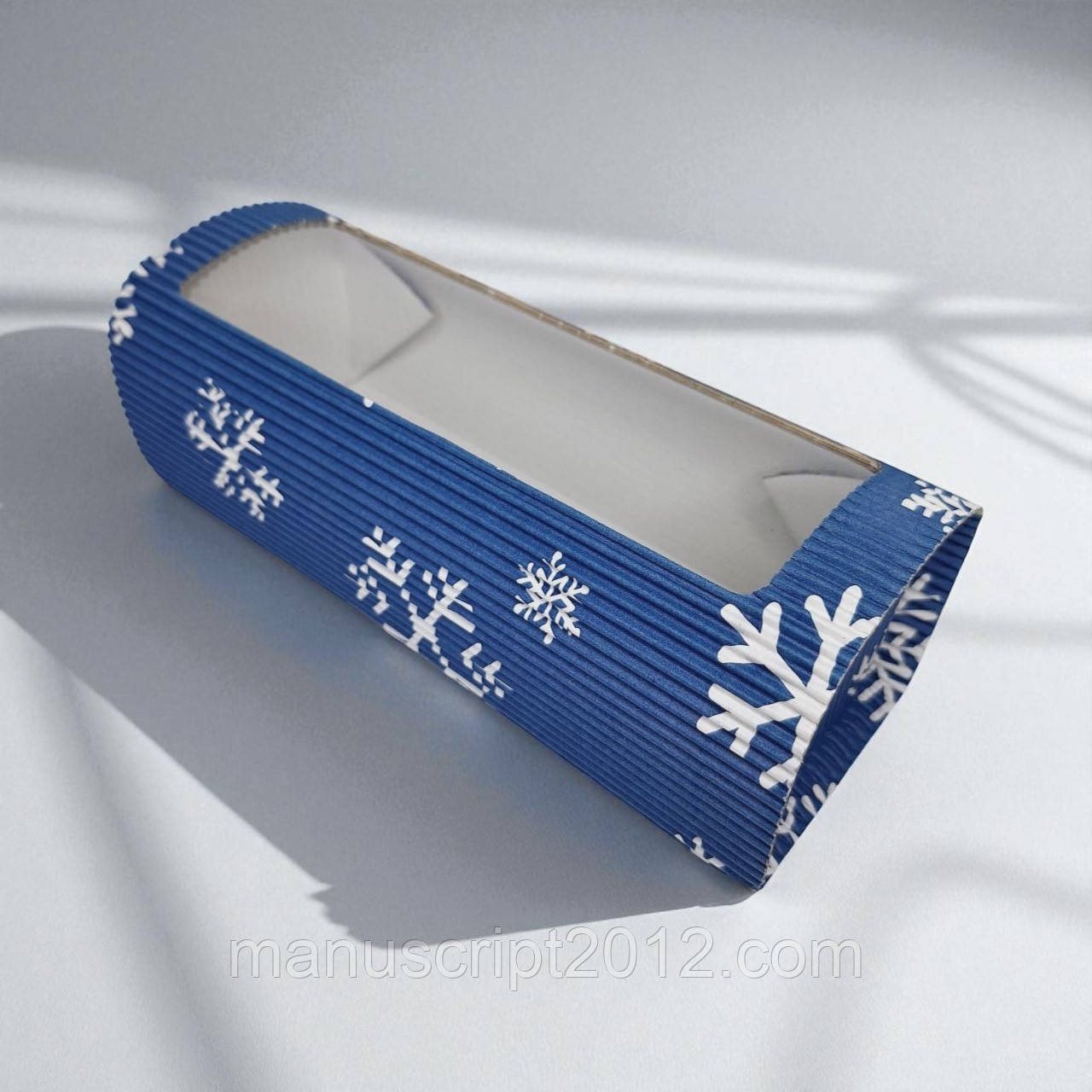 Коробка «Скриня» з вікном (220х80х80мм.) (гофрокартон) синя зі сніжинками