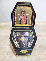 Дерев’яний ковчег з іконою для реліквій