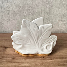Порцелянова фігурна серветниця  Листя 12*7.5*9.8см Naturel на бамбуковій підставці