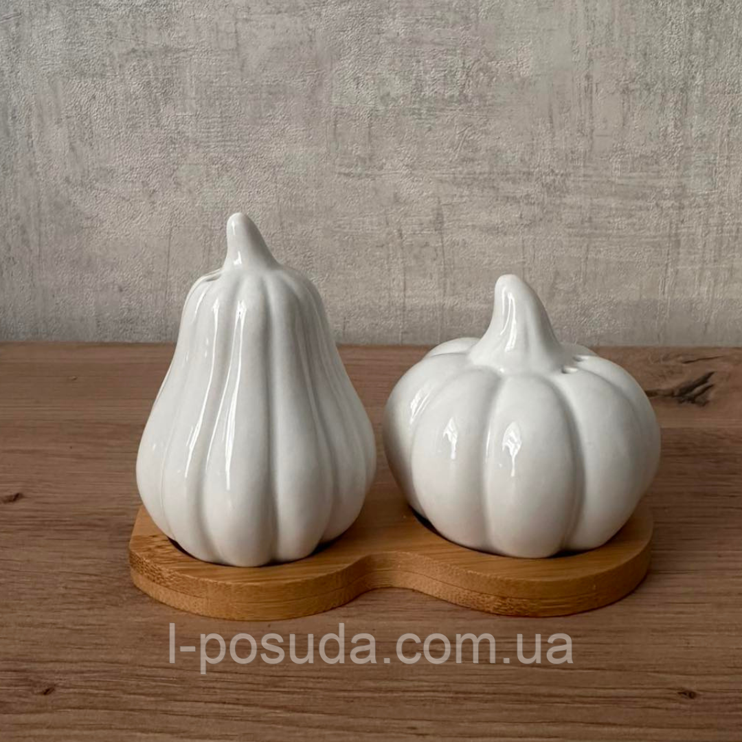 Порцеляновий набір для спецій  (сіль/перець) Naturel на бамбуковій підставці Гарбузіки , 12.5см, фото 1