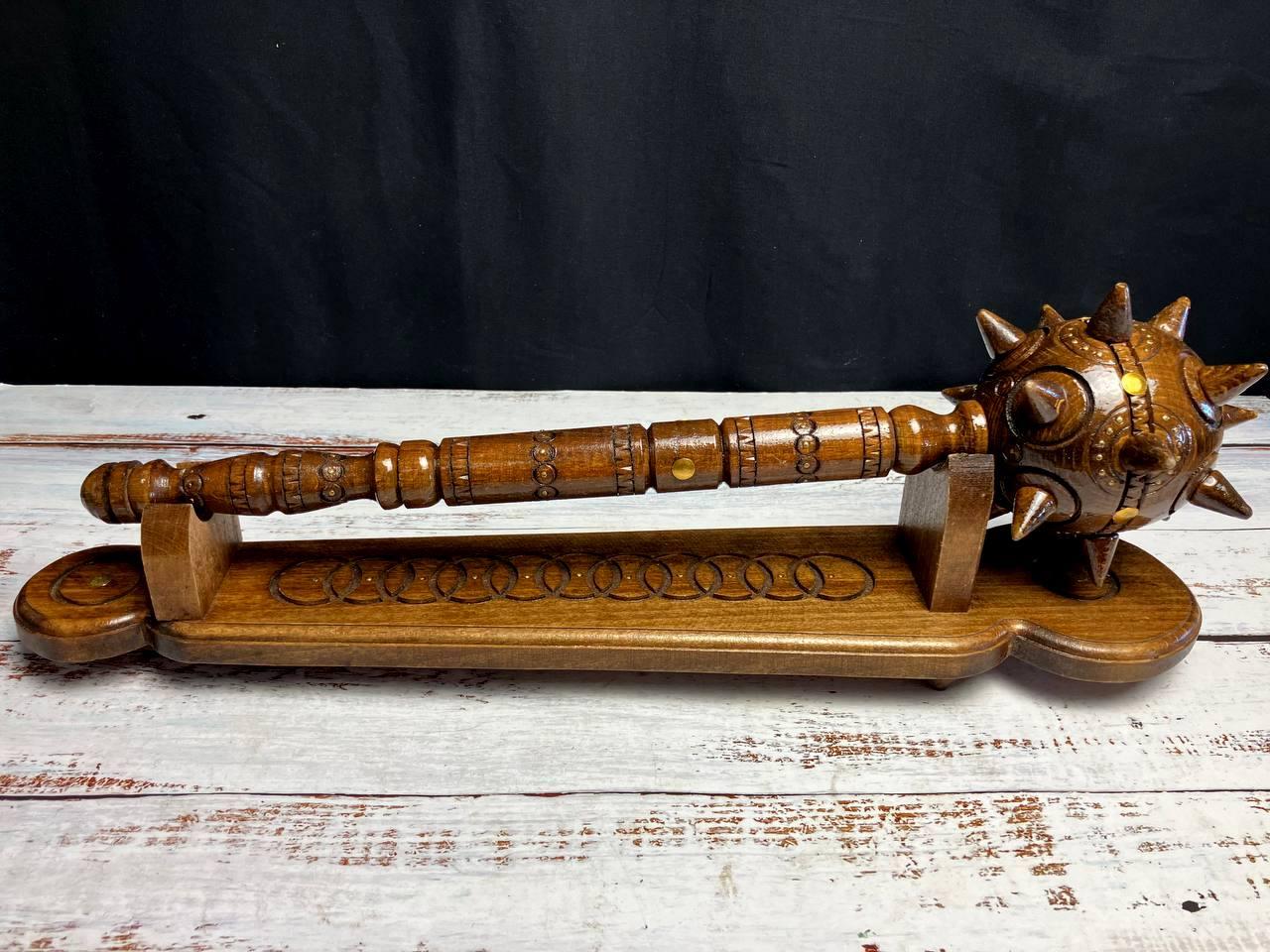 Булава на підставці ручної роботи