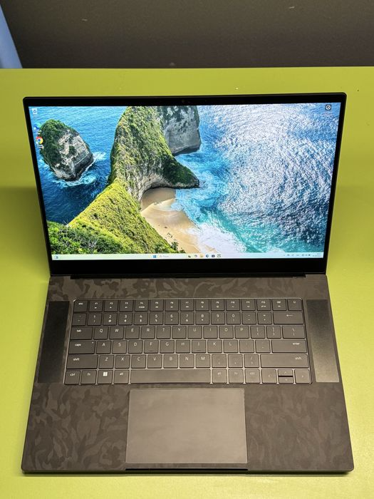 Б/в Ігровий ноутбук Razer Blade 15 15.6" 2560x1440| Core i7-13800H| 16 GB RAM| 1000 GB SSD| GeForce RTX 4070 8GB