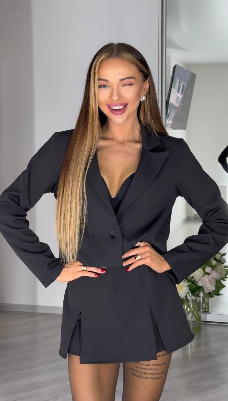 Жіночий костюм зі спідницею-шортами та вкороченим жакетом, фото 1