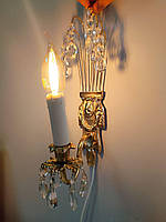 Вінтажне настінне бра з фігуркою та кришталевими підвісками — стиль Франція, 1950–70-ті