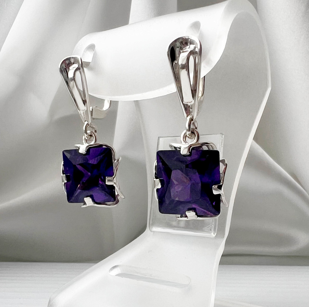 Срібні сережки з фіолетовим фіанітом квадратної форми "Братислава", фото 1