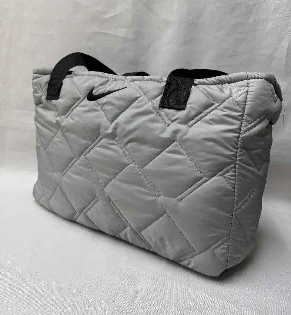 Стильна стьобана жіноча сумка плащівка сіра