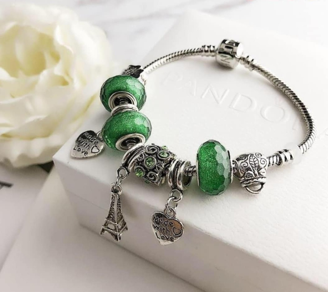 Браслет Pandora з зеленими намистинами та підвісками made wize love  стильна прикраса, фото 1