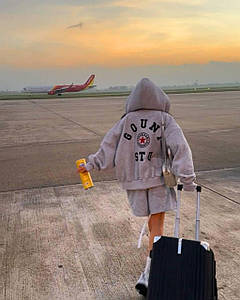 Топове худі Oversized з яскравим принтом — мастхев цього сезону!