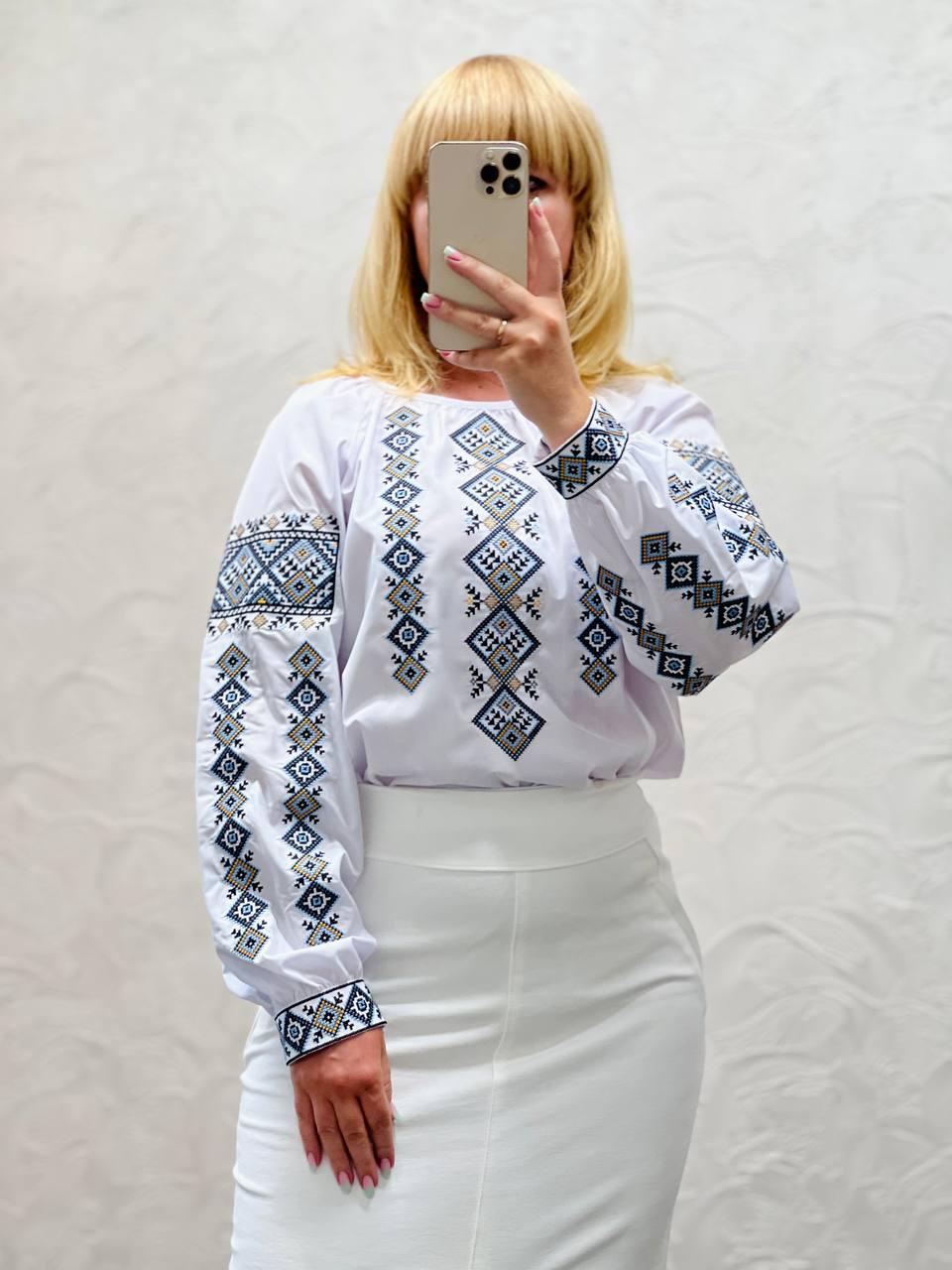 Вишиванка жіноча з геометричним орнаментом хрестиком