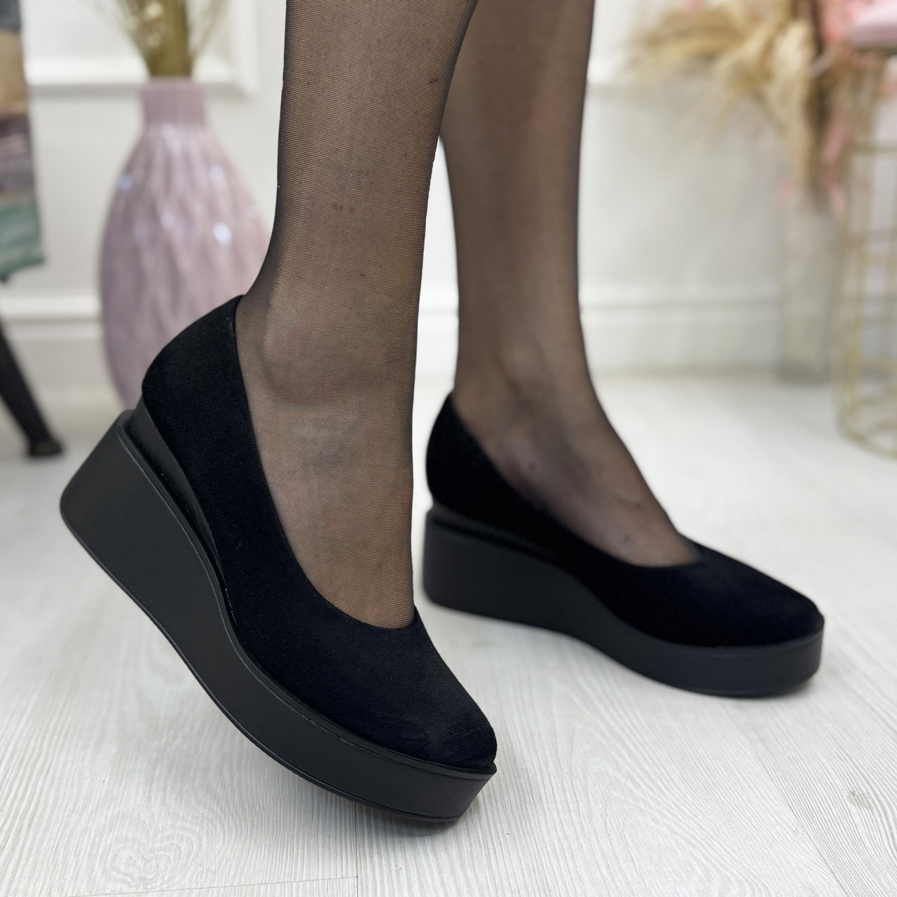 Жіночі замшеві туфлі на стійкій платформі, колір чорний. 36-41 розміри, фото 1