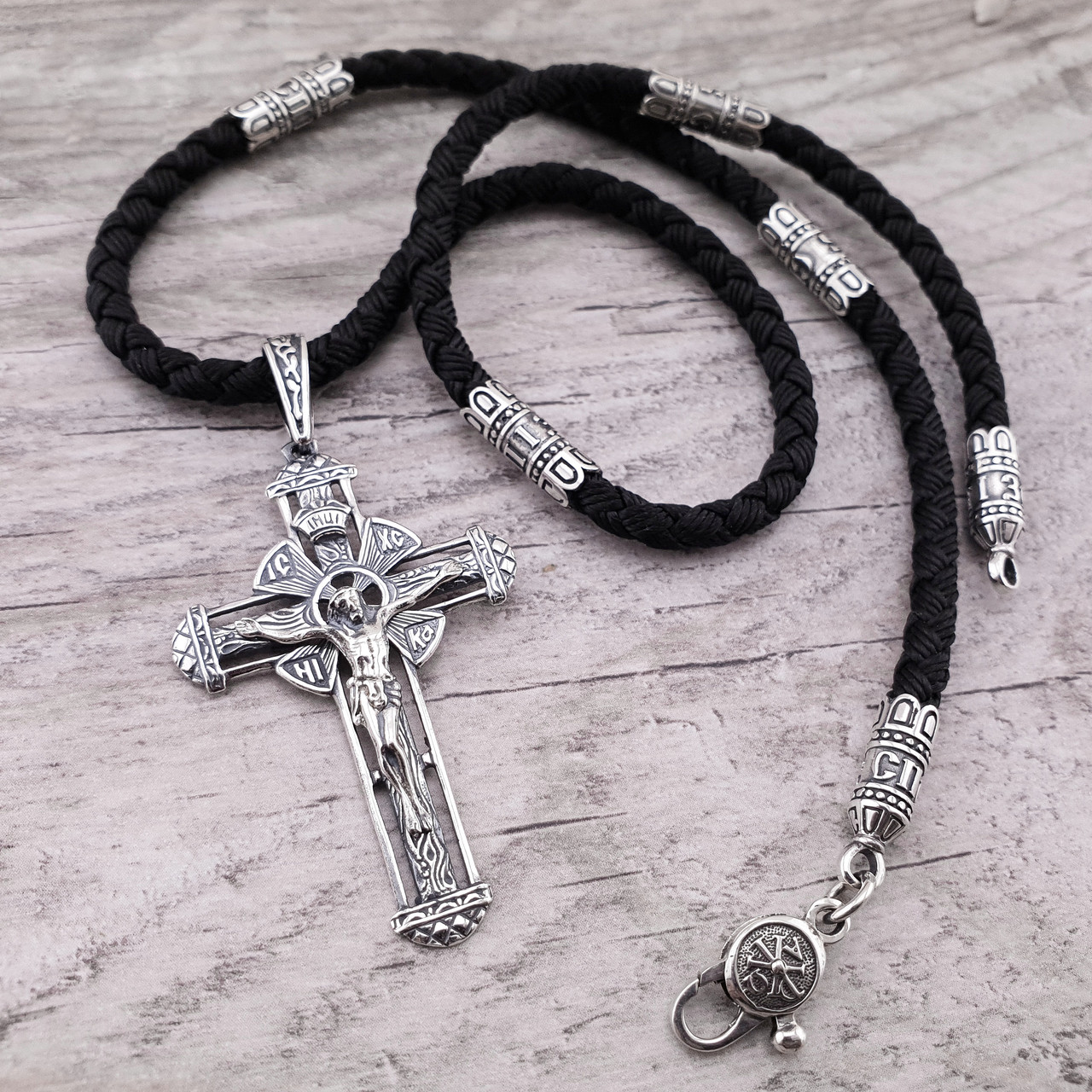 Чоловічий срібний хрестик на шовковому шнурку з срібними вставками. Цепочка шовкова із хрестиком. 55 см, фото 1