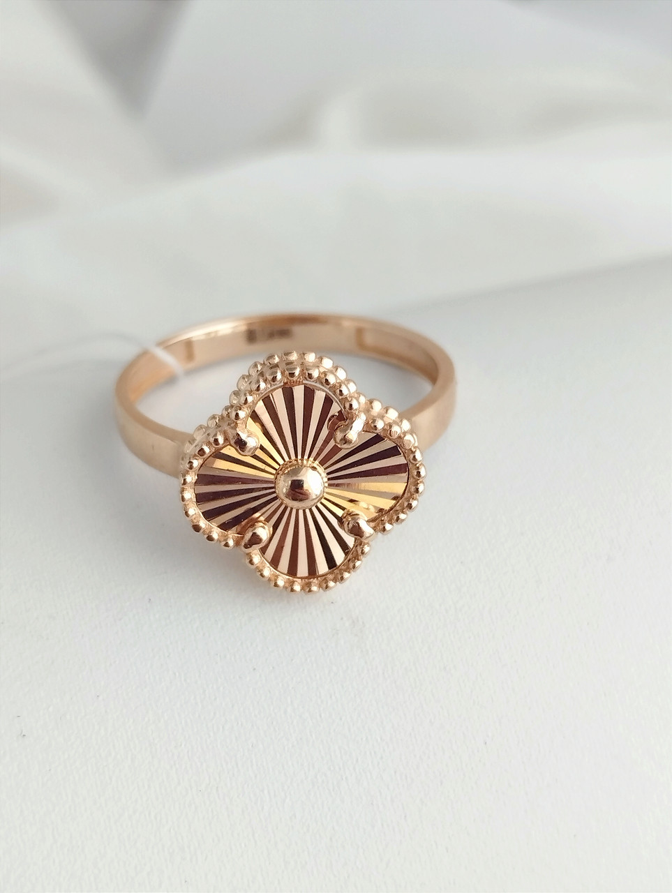 Золоте кільце конюшина