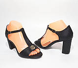 Жіночі чорні босоніжки середні підбори закрита п'ята розмір 39 40, фото 10