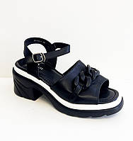 Чорні босоніжки з ланцюжком розмір 38