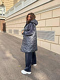 Темно-сіра подовжена жіноча тепла жилетка на змійці з капюшоном батал, фото 4