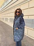 Темно-сіра подовжена жіноча тепла жилетка на змійці з капюшоном батал, фото 6