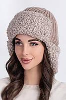 В'язана жіноча вушка з екохутром