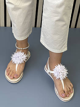 Босоніжки жіночі 8 пар у ящику білого кольору 36-41