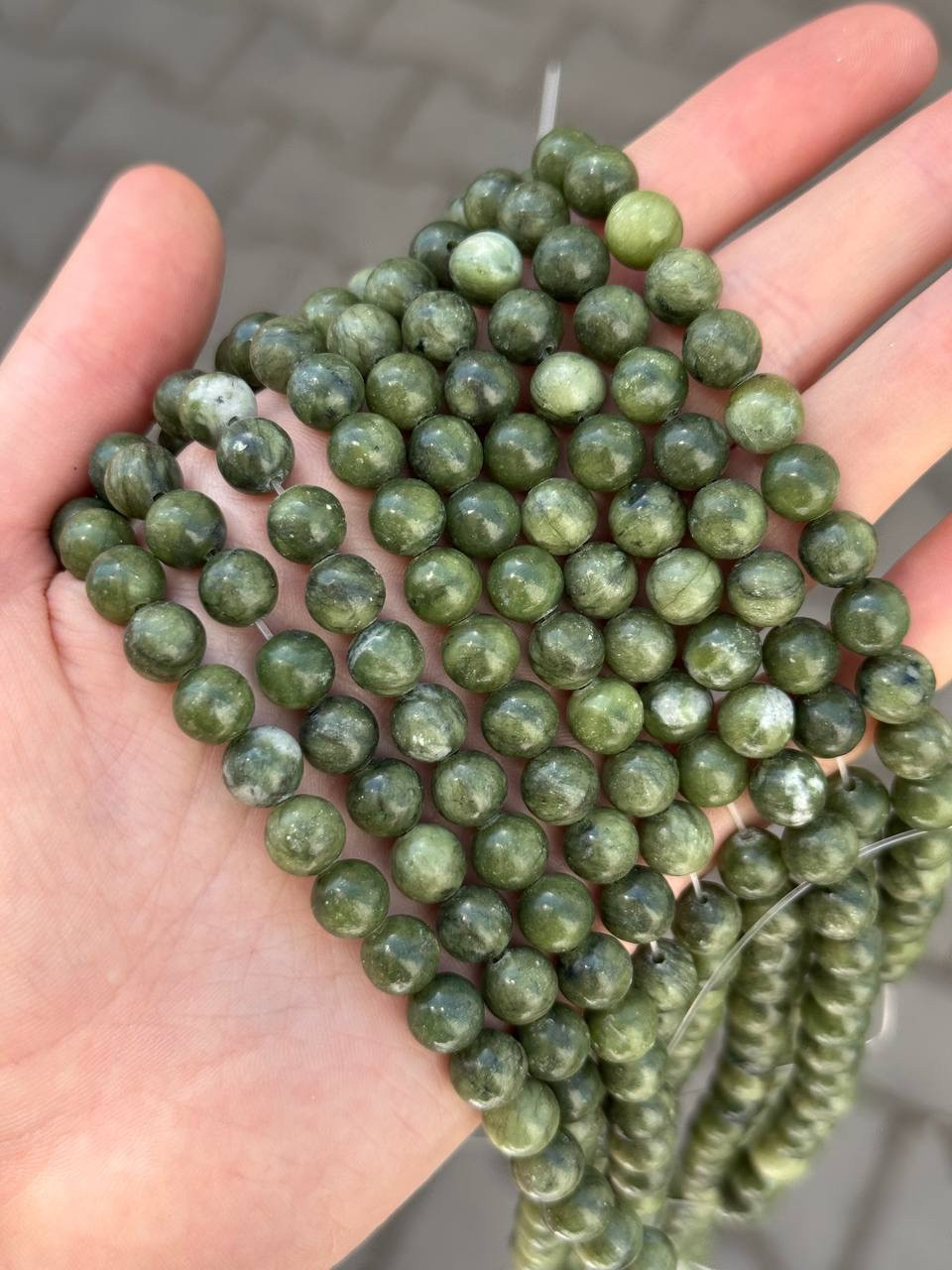 Жадеїт кулька 10 мм приблизно 38 намистини
