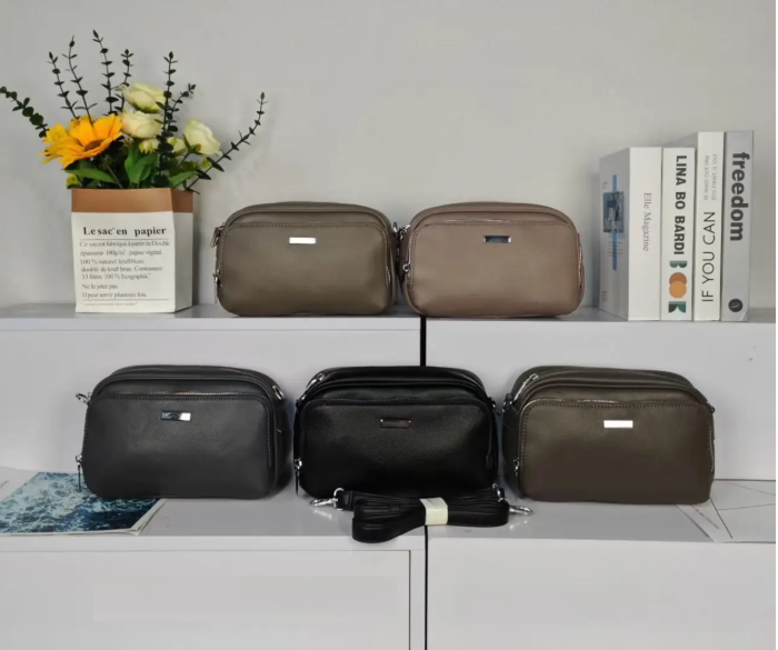 Сумка жіноча крос-боді 23*15 см на блискавці з кишенею зі штучної шкіри в різних кольорах Zhenya, фото 1