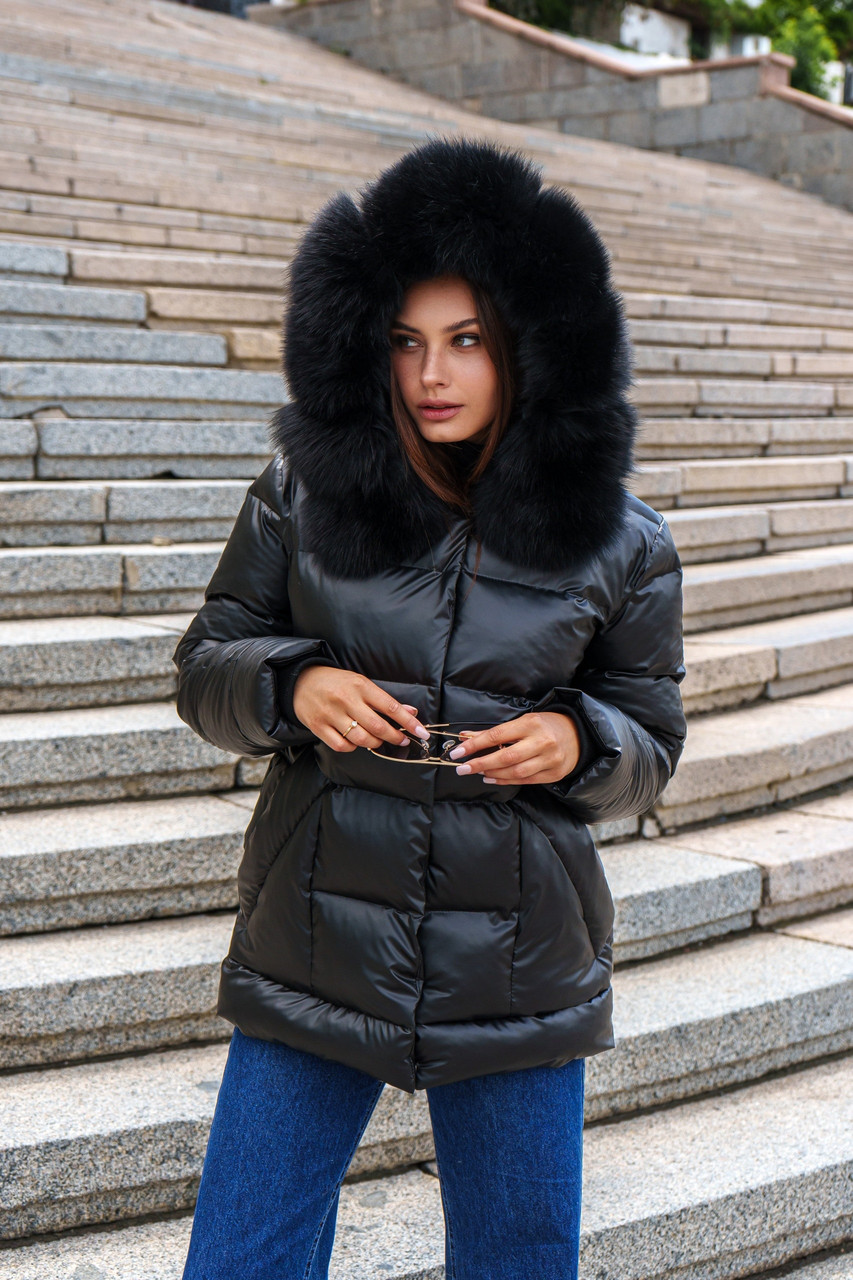 Модна чорна жіноча зимова куртка із песцевим опушенням на екопуху, фото 1