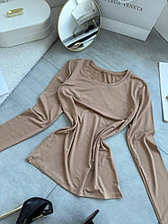 Жіночий бежевий демісезонний базовий однотонний лонгслів з комфортної віскози. 42-46